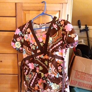 Floral Brown women' scrub top
